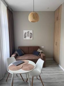 Freedom Dolynsky Bright