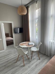 Freedom Dolynsky Bright