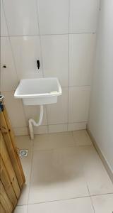 Sobrado na barra, próximo a passarela.