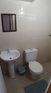 Sobrado na barra, próximo a passarela.