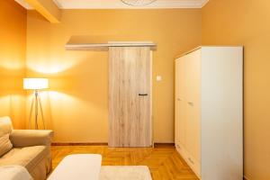 Renovated 2 Bedroom Apartment in City Centre