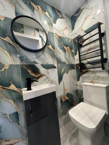 4 Modern NEW Mini Studio Room with Parking, Wi-Fi