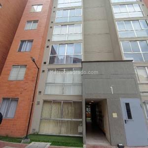 Habitación privada en Hayuelos Cerca del aeropuerto