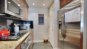 Beautiful 2 Bedroom Condo with Amazing View!