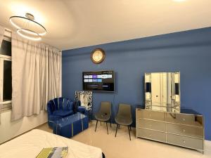 Cozy Studio Apartment in JCV