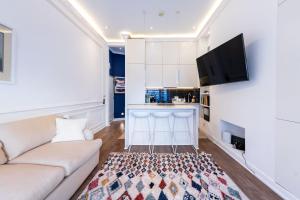 Beautiful flat with a garden house