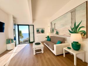 Mimosa Seafront Apartment - Free parking Wi-Fi