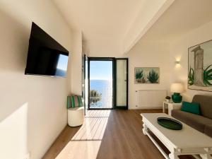 Mimosa Seafront Apartment - Free parking Wi-Fi