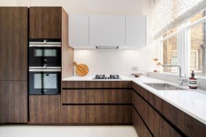 Stunning Single-level Knightsbridge Flat wlift