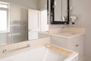 Beautiful & Stylish Cadogan Square Apartment