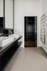 Stunning Mayfair double en-suite Flat wAC