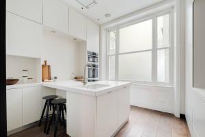 Stunning Mayfair double en-suite Flat wAC