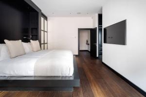 Stunning Mayfair double en-suite Flat wAC