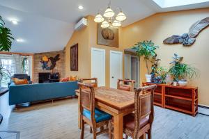 8 Mi to Lumen Field: Seattle Area Home w Backyard
