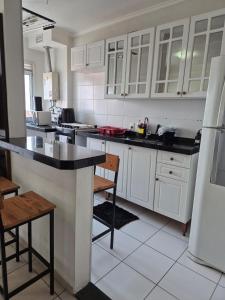 Apto arejado com vista parcial do mar, tudo a pé!