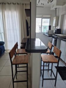 Apto arejado com vista parcial do mar, tudo a pé!