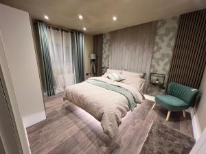 2 bedroom self catering detached outhouse with garden area