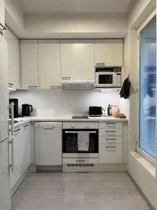 Quiet home with free parking, Wifi & good connections