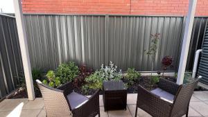 Modern 3BR Townhouse Near Shopping & CBD