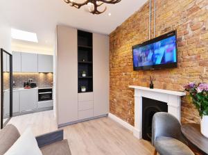Private studio in premium street, 3 min to tube