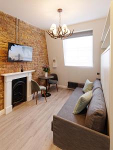 Private studio in premium street, 3 min to tube