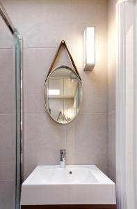 Private studio in premium street, 3 min to tube