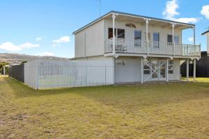 Bali Hut - Coastal Home in Chiton