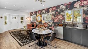 Remodeled 2BDR in Heart of Hollywood w Courtyard Art Deco by AvantStay