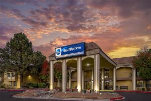 Best Western Airport Albuquerque InnSuites Hotel & Suites