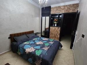 Chambre pour une femme ou pour un couple dans un Appartement de luxe bien situé et bien équipé