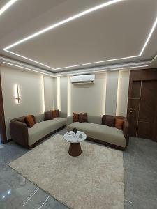 شقه امام بيت ورد الدقي