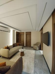 شقه امام بيت ورد الدقي