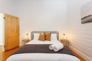 Charming Heritage Cottage Large 4BR Home