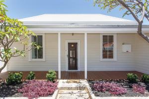 Charming Heritage Cottage Large 4BR Home