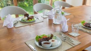 Leq Bale by Elite Havens