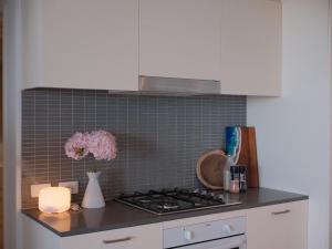 Spacious 3BR Waterfront Apt Pool Gym Free Parking