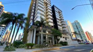 Apto sofisticado a 300m do mar – Quatro Praças