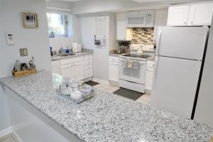 Trendy Apt in Bloomingdale - Parking