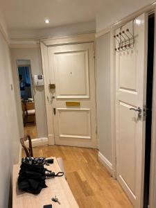 Stylish 2-Bedroom Flat on Brompton Road by Harrods