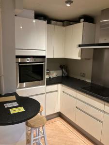 Stylish 2-Bedroom Flat on Brompton Road by Harrods