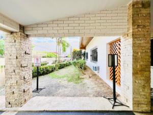 4BR Huge House up to 30px with 2 Car Park Cebu City