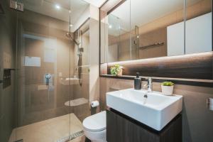 2 Bedroom Apartment Haymarket with Balcony