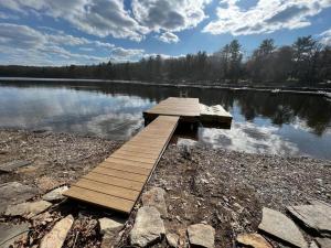 Lakefront Paradise near everything!