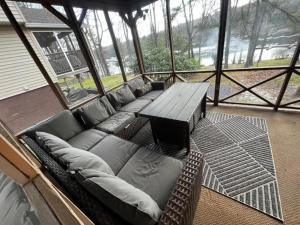 Lakefront Paradise near everything!