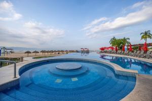 Grand Venetian Beachfront Apartment 503