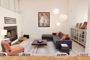 Stunning Art Filled Loft With Abundant Natural Light