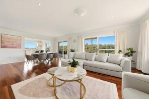 Luxury 4BR Home with Stunning Bay Views at Kareela