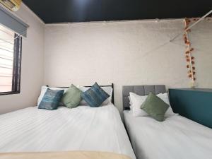 NEW! Premium Petaling Jaya Landed Home 6 Bedroom with 6 En-Suite Bathrooms for up to 18pax