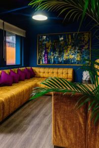 Casa amplia con estilo, poblado, disco y AC