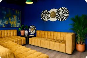 Casa amplia con estilo, poblado, disco y AC